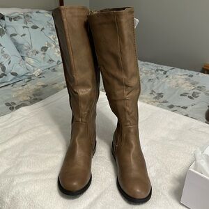 Women’s khaki boots